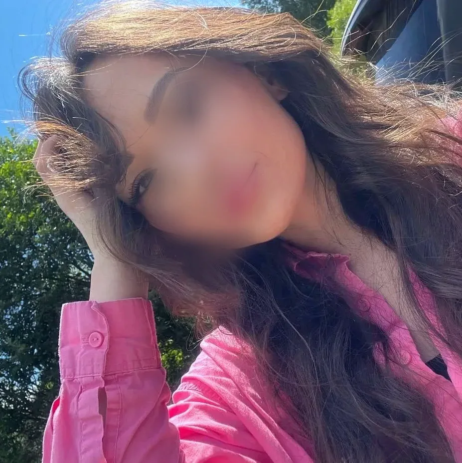 Amina, 25