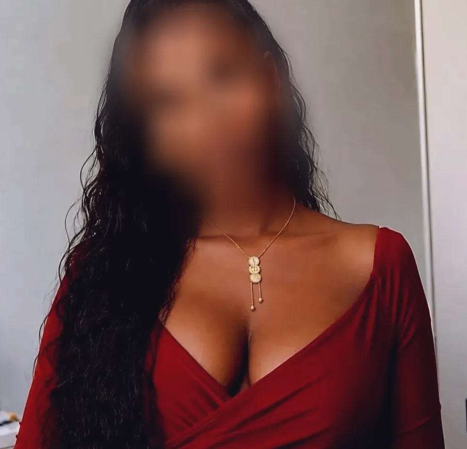 Jenni, 23