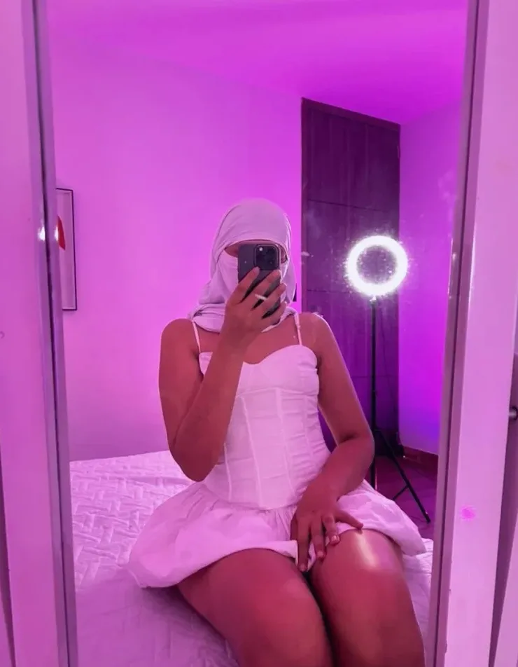 Meri, 23