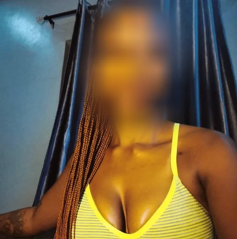 Nina, 37