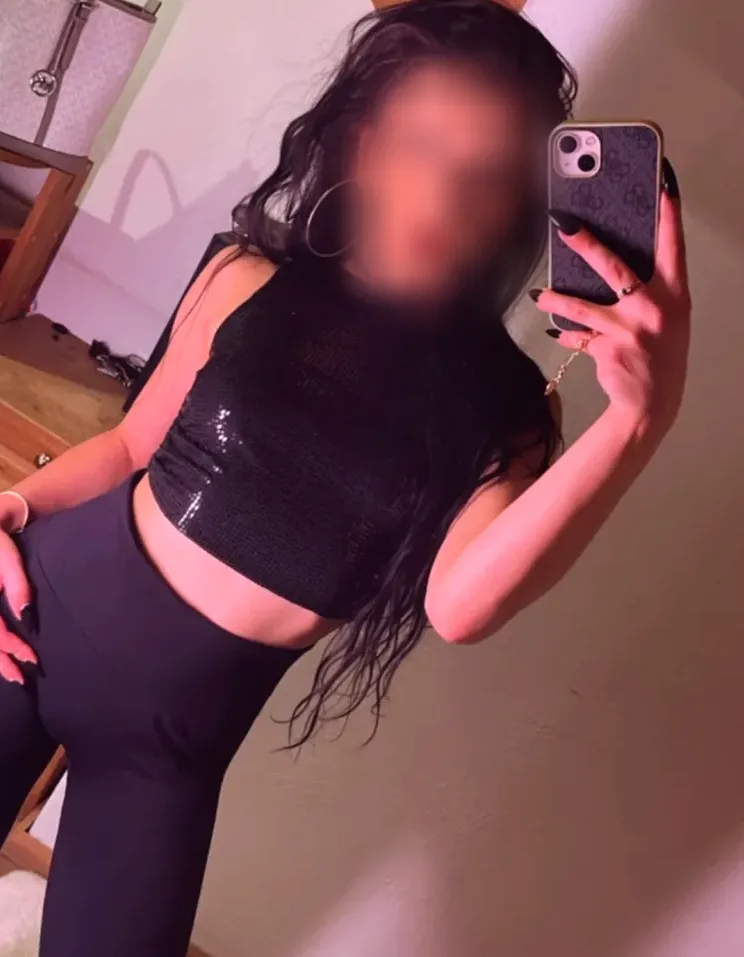 Sari, 27