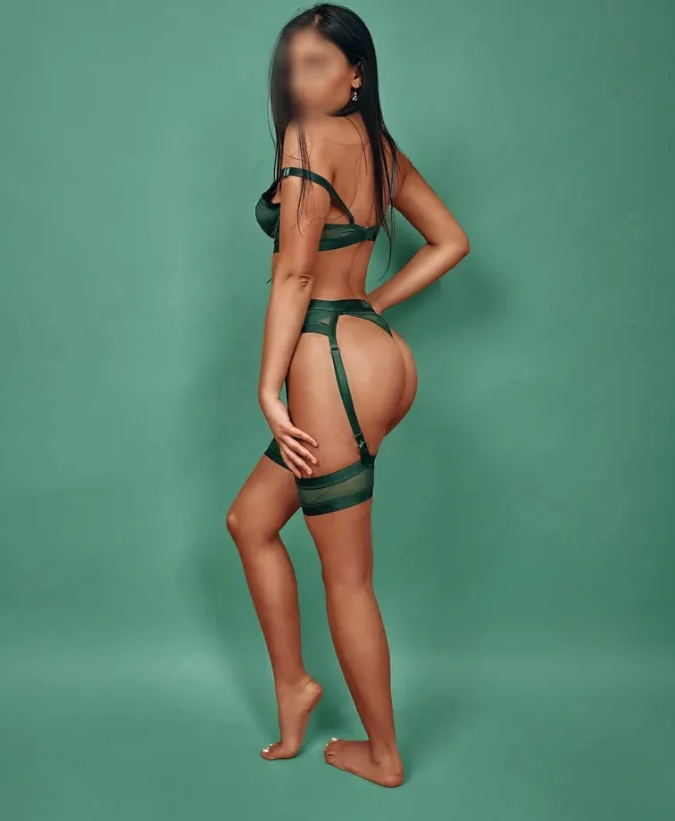 Sari, 28